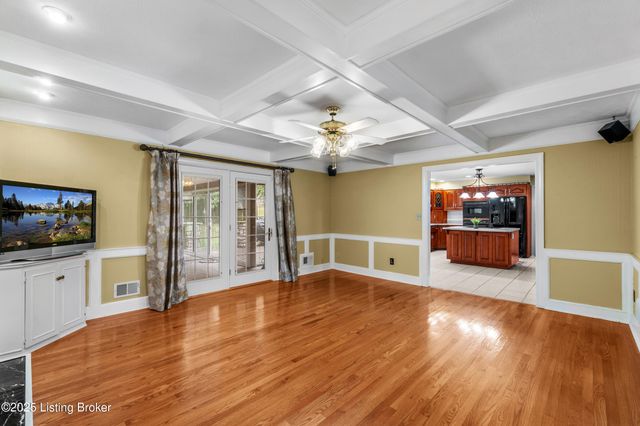 9104 Linn Station Rd, Louisville, KY 40222