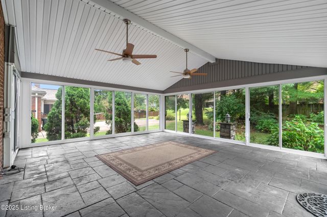 9104 Linn Station Rd, Louisville, KY 40222