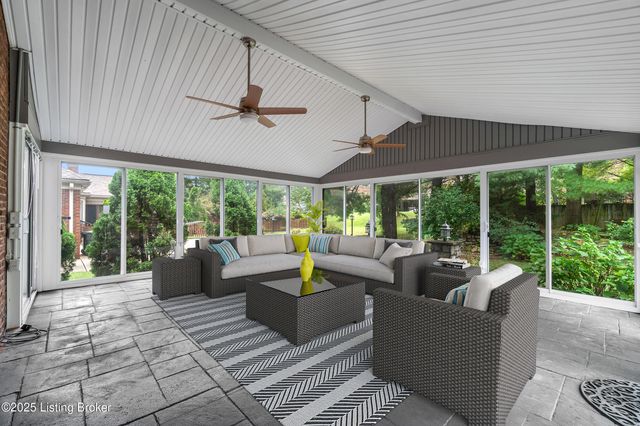 9104 Linn Station Rd, Louisville, KY 40222