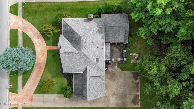 9104 Linn Station Rd, Louisville, KY 40222