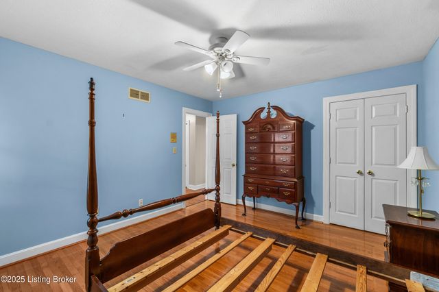 9104 Linn Station Rd, Louisville, KY 40222