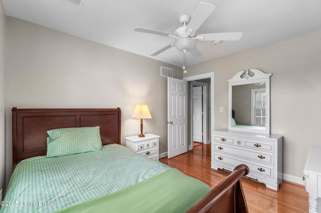 9104 Linn Station Rd, Louisville, KY 40222