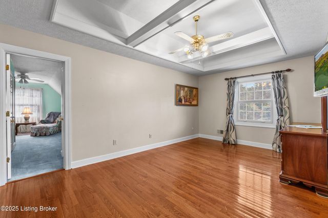 9104 Linn Station Rd, Louisville, KY 40222