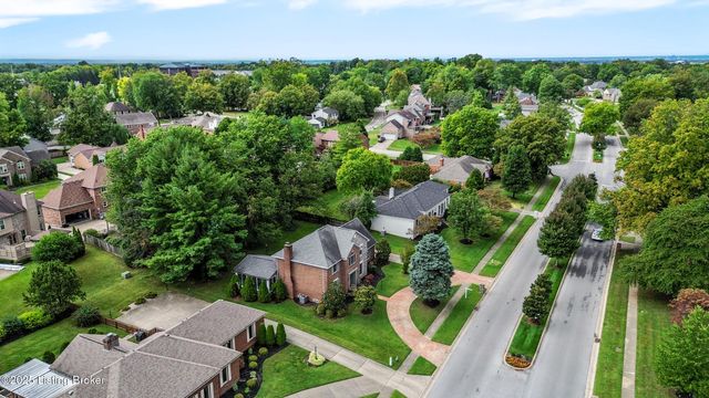 9104 Linn Station Rd, Louisville, KY 40222