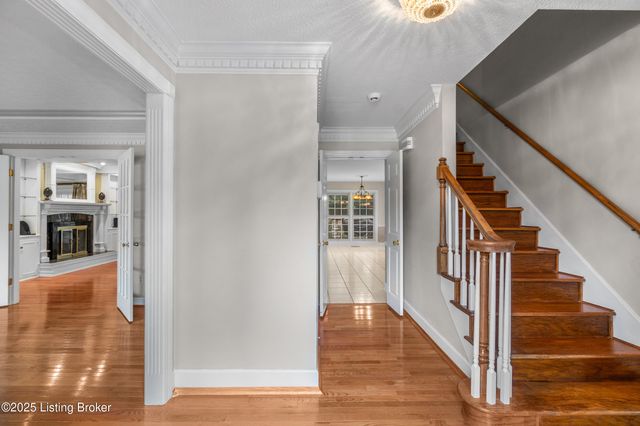 9104 Linn Station Rd, Louisville, KY 40222