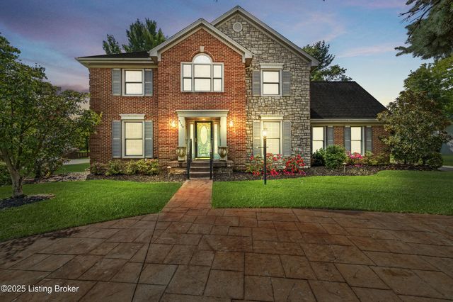 9104 Linn Station Rd, Louisville, KY 40222