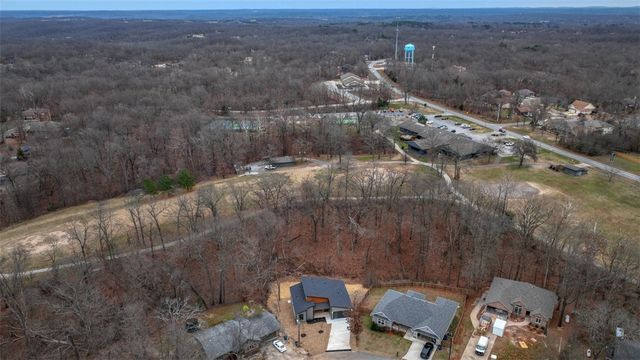 10 Branchwood Lane, Bella Vista, AR 72715