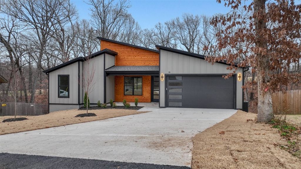 10 Branchwood Lane, Bella Vista, AR 72715