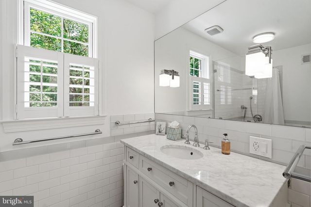 7101 WESTERN AVE NW, Washington, DC 20015