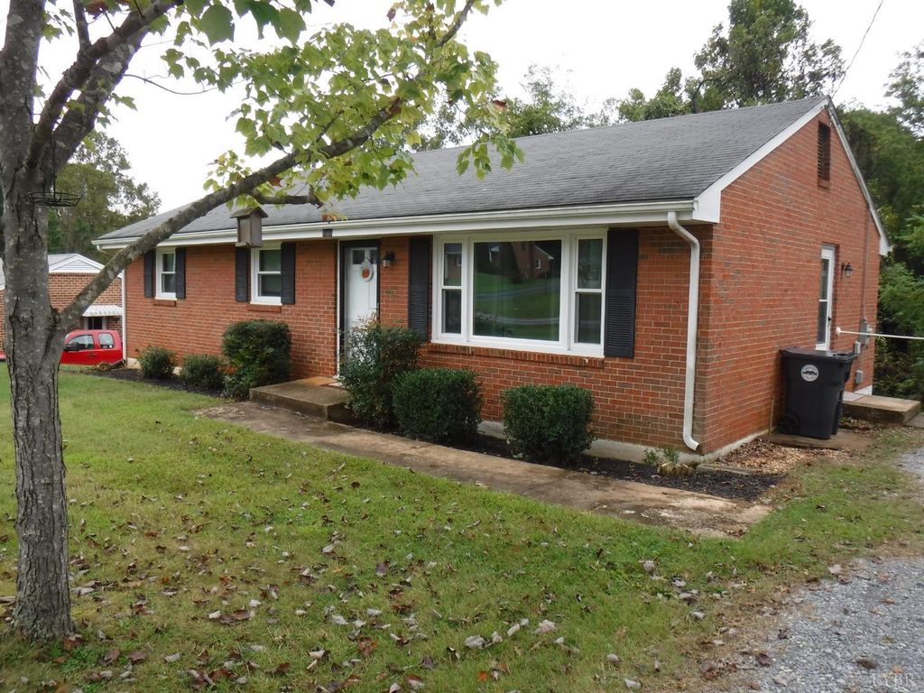 1027 Woodhaven Drive, Bedford, VA 24523