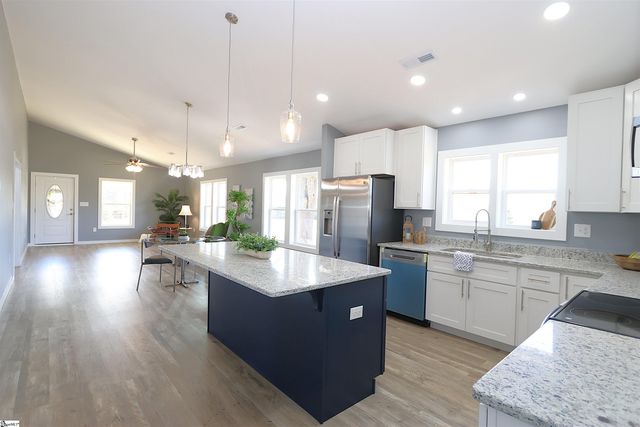 1736 Ezell Road, Chesnee, SC 29323