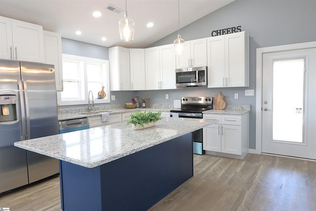 1736 Ezell Road, Chesnee, SC 29323