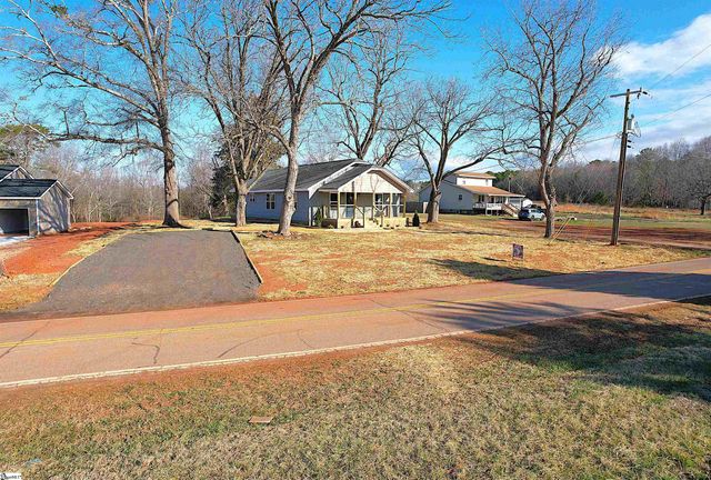 1736 Ezell Road, Chesnee, SC 29323