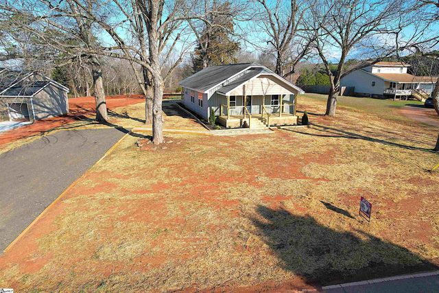 1736 Ezell Road, Chesnee, SC 29323