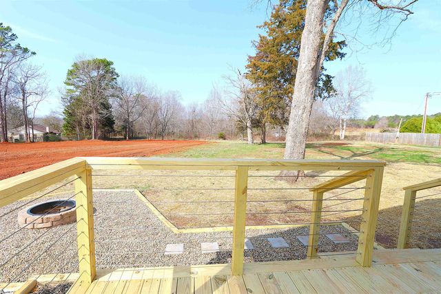 1736 Ezell Road, Chesnee, SC 29323