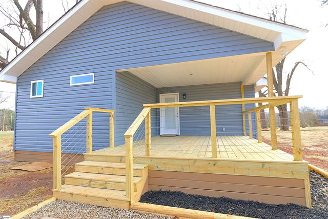 1736 Ezell Road, Chesnee, SC 29323