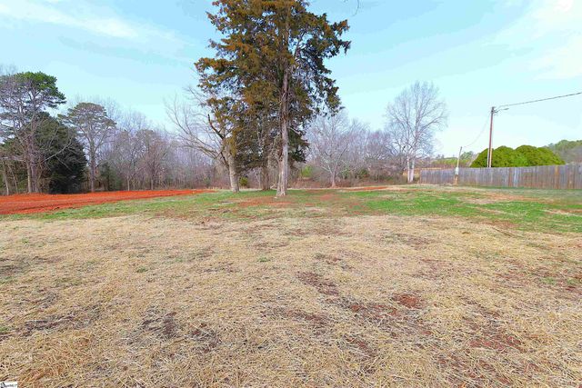 1736 Ezell Road, Chesnee, SC 29323