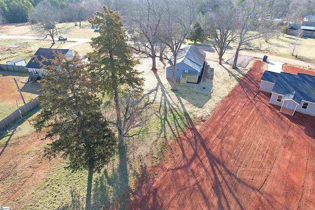 1736 Ezell Road, Chesnee, SC 29323