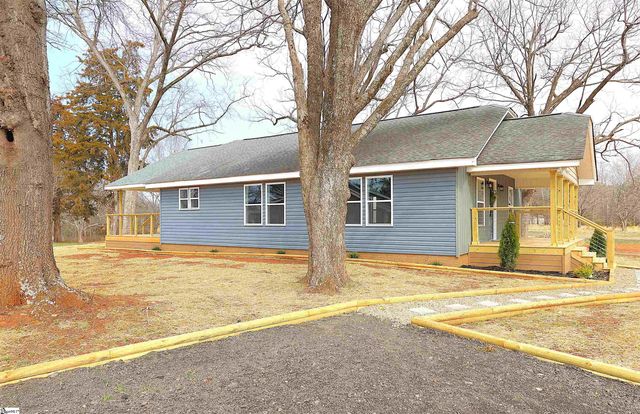 1736 Ezell Road, Chesnee, SC 29323