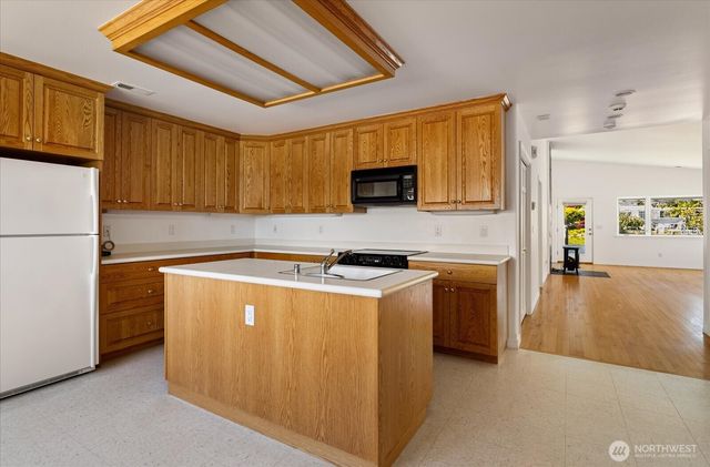 2169 Mariner Beach Drive, Oak Harbor, WA 98277