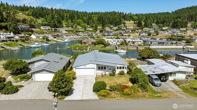 2169 Mariner Beach Drive, Oak Harbor, WA 98277