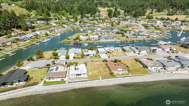 2169 Mariner Beach Drive, Oak Harbor, WA 98277