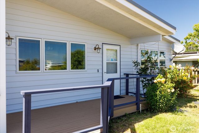 2169 Mariner Beach Drive, Oak Harbor, WA 98277