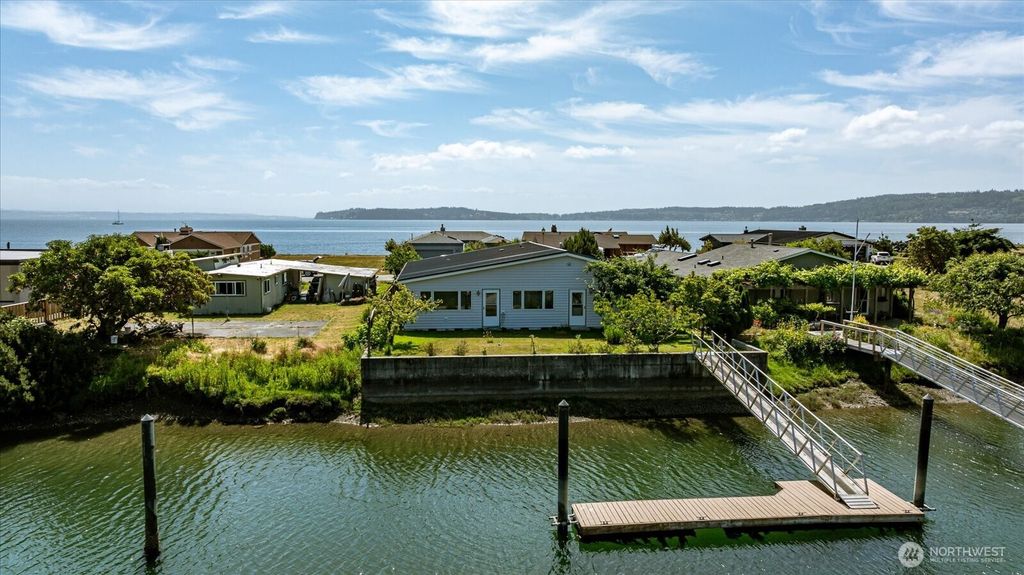 2169 Mariner Beach Drive, Oak Harbor, WA 98277