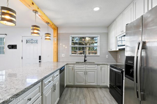 10342 BRIARCLIFF Road E, Jacksonville, FL 32218