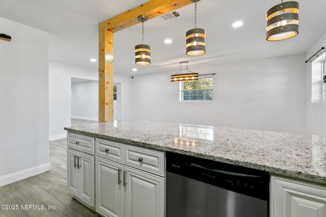 10342 BRIARCLIFF Road E, Jacksonville, FL 32218