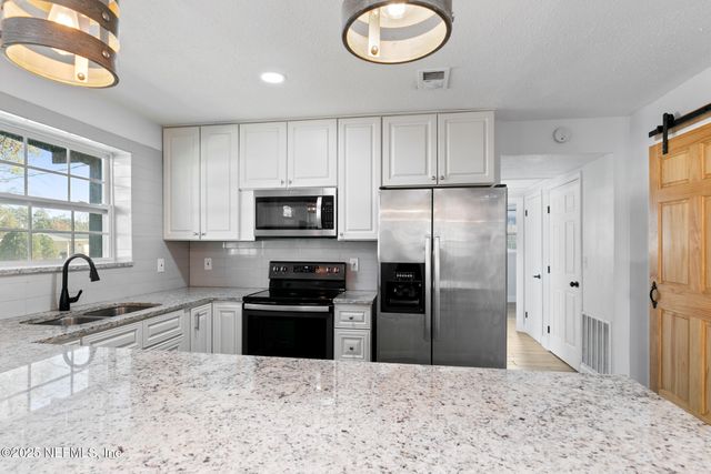 10342 BRIARCLIFF Road E, Jacksonville, FL 32218