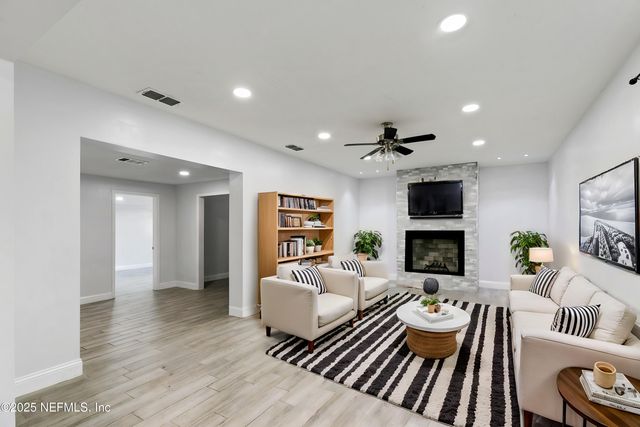 10342 BRIARCLIFF Road E, Jacksonville, FL 32218