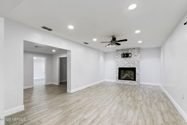 10342 BRIARCLIFF Road E, Jacksonville, FL 32218