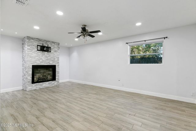 10342 BRIARCLIFF Road E, Jacksonville, FL 32218
