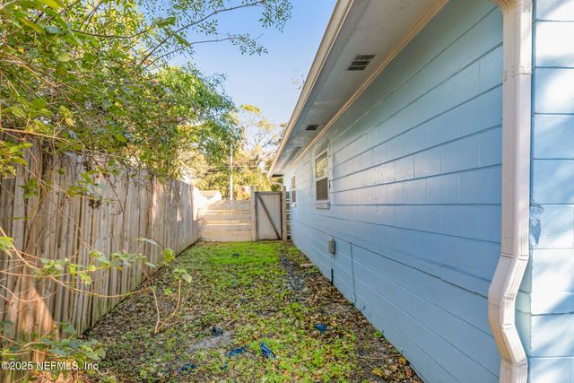 10342 BRIARCLIFF Road E, Jacksonville, FL 32218