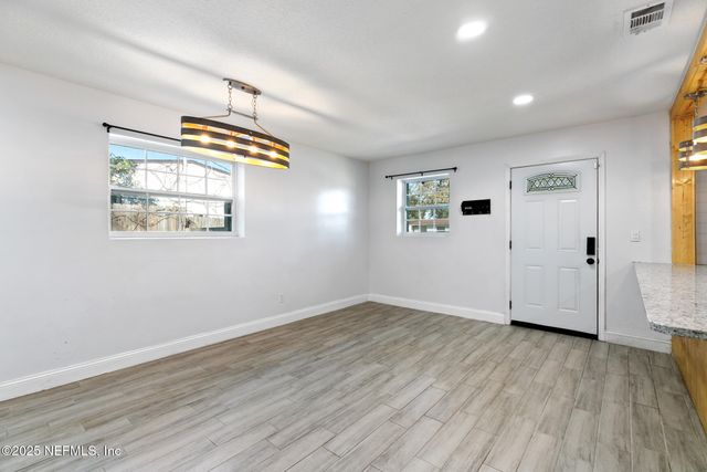 10342 BRIARCLIFF Road E, Jacksonville, FL 32218