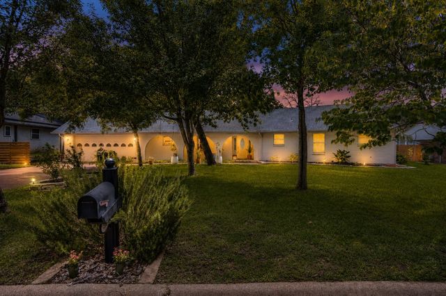 213 Mistletoe Lane, Keene, TX 76059