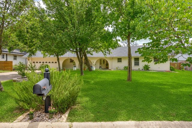 213 Mistletoe Lane, Keene, TX 76059