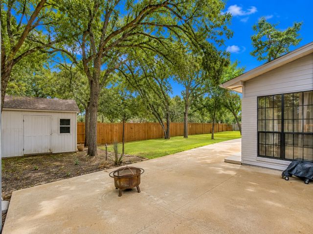 213 Mistletoe Lane, Keene, TX 76059