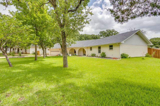 213 Mistletoe Lane, Keene, TX 76059