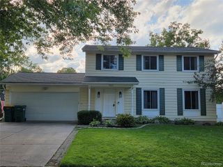 422 Old Mill Drive, Flushing, MI 48433