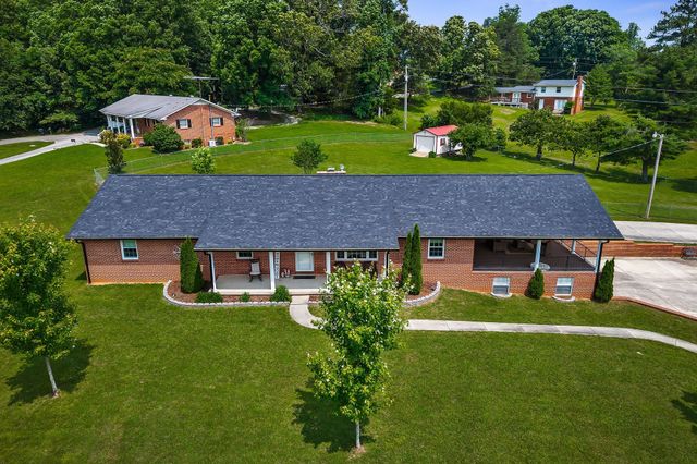 1069 McGregor Ln, Cookeville, TN 38501