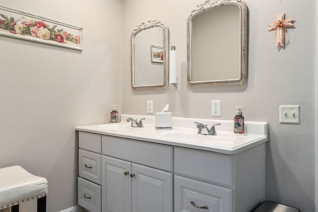 1069 McGregor Ln, Cookeville, TN 38501