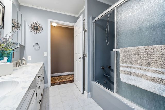 1069 McGregor Ln, Cookeville, TN 38501