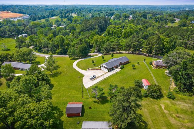 1069 McGregor Ln, Cookeville, TN 38501