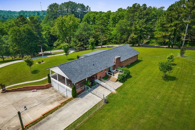 1069 McGregor Ln, Cookeville, TN 38501