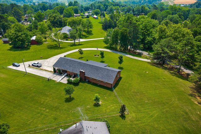 1069 McGregor Ln, Cookeville, TN 38501