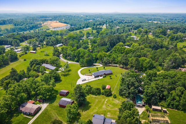 1069 McGregor Ln, Cookeville, TN 38501