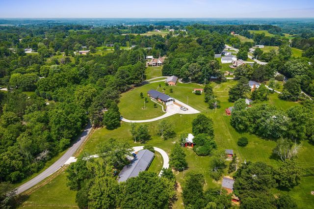 1069 McGregor Ln, Cookeville, TN 38501