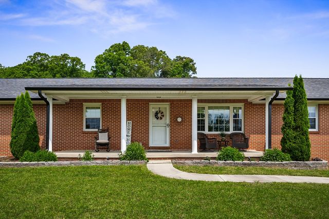1069 McGregor Ln, Cookeville, TN 38501
